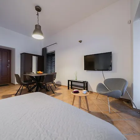 Subaciaus Studio - Lollo Luxury